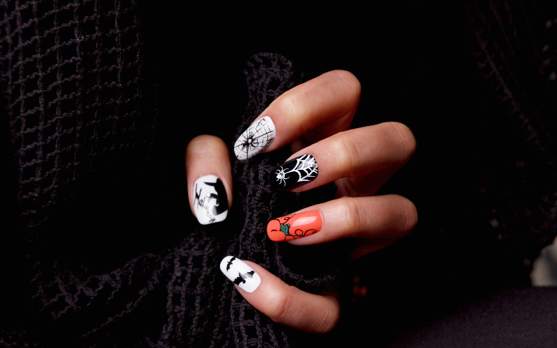 Halloween nail art